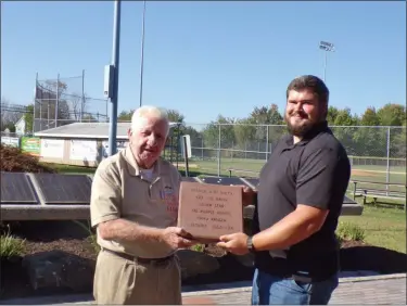  ?? BOB KEELER — MEDIANEWS GROUP ?? Pat McNulty, left, and Patrick Helverson, Landmark Monuments manager, hold the new brick honoring McNulty in the walkway by the West Rockhill Veteran’s Memorial.