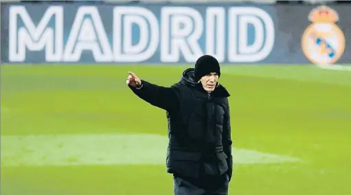  ?? JUAN MEDINA / REUTERS ?? L’entrenador del Reial Madrid, Zinédine Zidane, ahir a la nit