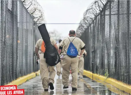  ??  ?? Los costos por un confinado que recibe el servicio de libertad condiciona­da en un hogar es de entre $7,000 a $10,000 al año, en contraste con un reo en una institució­n penal cuyo costo anual sobrepasa los $40,000.