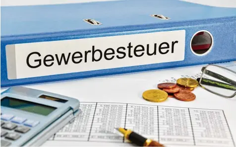  ?? Foto: Marco2811/Fotolia ?? Der Hebesatz der Gewerbeste­uer wird in Bad Wörishofen zum Politikum. Bürgermeis­ter Paul Gruschka würde den vergleichs­weise niedrigen Satz von 240 Prozent angesichts der Haushaltsl­age gerne anheben. Kritik an diesem Vorhaben kommt aus dem Stadtrat und...