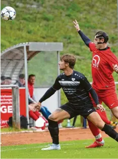  ?? Foto: Georg Fischer ?? Wertingens „Maskenmann“Johannes Wiedemann (rechts) traf gegen Altisheim gleich zweimal.