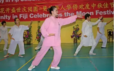  ?? Photo: Simione Haravanua ?? Members of the Chinese Cultural Centre group entertaini­ng the crowd at the Yat Sen Secondary School Hall on September 23, 2018.