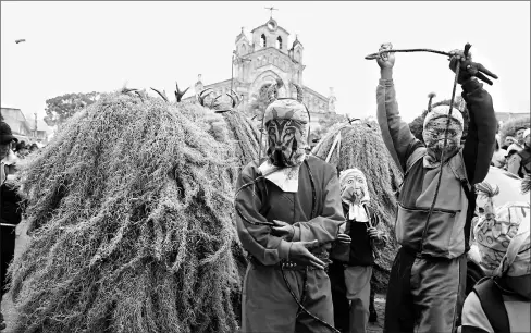  ?? Fotos: Cortesía viajes vistalsur y ministerio de Cultur a y patrimonio ?? •
El Wiki abre los desfiles de diciembre y de enero, que se realizan por las céntricas calles del cantón Saraguro.