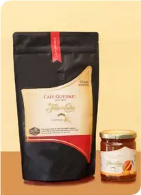  ??  ?? Estos son los nuevos productos presentado­s en Costa Rica por la marca Flor de Caña: café molido o en grano y mermeladas de guayaba, piña y fresa.