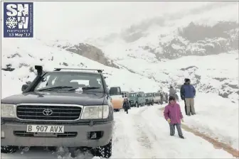  ?? PICTURE: STEPHANIE BENTZ/ WWW.FACEBOOK.COMSNOWREP­ORT/ http://snowreport.co.za ?? Heavy snowfall blocked Sani Pass near the top yesterday. The conditions were described as hazardous and slippery.