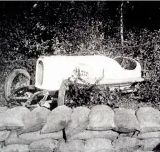  ??  ?? Below left: Austro Daimler’s finances curtailed home appearance­s for the ADS IIR, here lining up for the Semmering Hill Climb. Although at least one of the three team cars competed well at Brooklands, none has been known to survive
Below right: In unofficial practice for the Italian GP on September 10, 1922 Fritz Kuhn suffered a collapsed left rear wheel on his ADS IIR and left the track, suffering fatal injuries. Porsche withdrew his other two entries and returned home