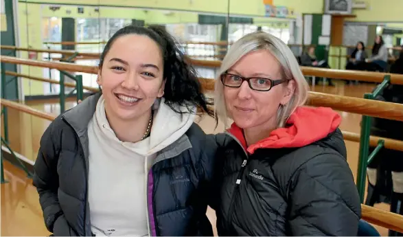  ?? ROBERT STEVEN/FAIRFAX NZ ?? Larissa Murphy (left), pictured with Jacinda Wilson, tutors at her old college and trains with Auckland dance company Notorious.