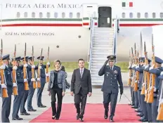  ??  ?? El presidente Enrique Peña Nieto arribó ayer a Colombia para atestiguar el cambio de poderes en ese país, con el que México tiene estrecha relación.