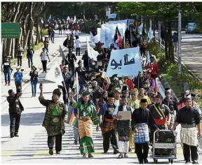  ?? — Bernama ?? Making their voices heard: Members of a coalition of silat associatio­ns marching towards Istana Negara to present a memorandum to the Yang di-Pertuan Agong.