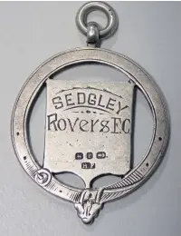  ??  ?? The obverse and reverse sides of the mystery football cup medal