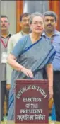  ?? SONU MEHTA/HT ?? External affairs minister Sushma Swaraj holds hands of senior BJP leader LK Advani and National Conference chief Farooq Abdullah during voting for the president election in New Delhi on Monday; (right) Congress president Sonia Gandhi casts her vote.