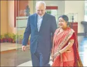  ?? PTI ?? External affairs minister Sushma Swaraj with Iranian foreign minister Mohammad Javad Zarif in New Delhi on Tuesday.