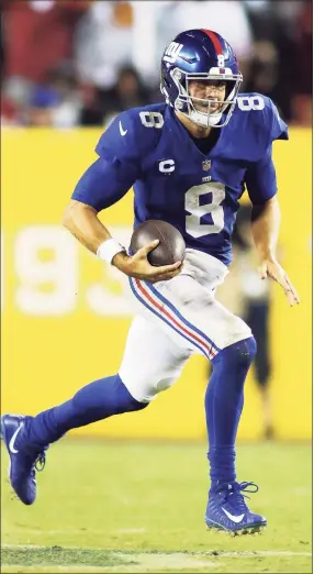  ?? Daniel Kucin Jr. / Associated Press ?? New York Giants quarterbac­k Daniel Jones runs during an NFL game against the Washington Football Team on Thursday in Landover, Md.