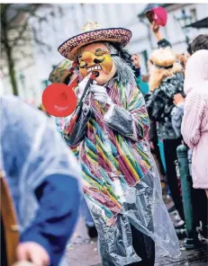  ?? RP-FOTO: ANNE ORTHEN ?? Beim Veedelszoc­h in Gerresheim spielte vor allem die Musik in diesem Jahr eine große Rolle.