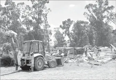  ??  ?? Según usuarios, el campo estaba en la antigua glorieta, de ahí el nombre de Vaqueritos, por lo que les cedieron este terreno. Foto Alfredo Domínguez