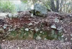  ?? (DR) ?? Les membres du Comité d’animation et de défense des intérêts des Semboules (CADIS) ont découvert de vieux vestiges dans la forêt.