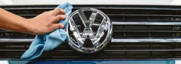  ?? Foto: Christophe Gateau, dpa ?? Gemeinsam mit Daimler und BMW soll Volkswagen unerlaubte Absprachen getroffen haben.