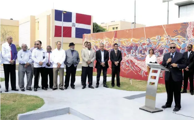  ?? FOTO FUENTE EXTERNA | DISEÑO JULIO ANÍBAL RAMÍREZ ?? Luis Mejía Oviedo, presidente del COD, tuvo a su cargo las palabras de apertura del acto. Figuran el ministro de Deportes, Danilo Díaz, Nelly Manuel Doñé, Edwin Rodríguez, Rafael Sosa, Garibaldy Bautista, Ramón Cuello, Luis Mejía Oviedo, el atleta...