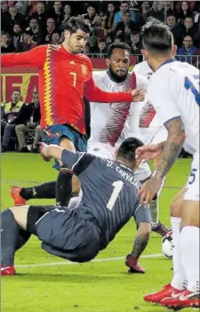  ?? ?? Morata, ante Costa Rica en el amistoso de 2017 en Málaga.
