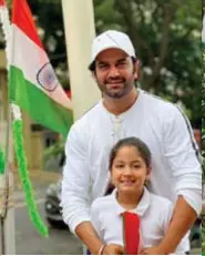  ?? ?? Sharad Kelkar and his daughter Kesha celebrate Independen­ce Day.