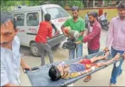  ?? PTI ?? A child is shifted to another ward at BRD Medical College in Gorakhpur, Uttar Pradesh, on Wednesday.