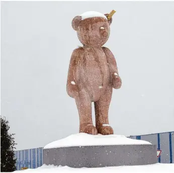  ?? Foto: Marc Hosinner/archiv ?? Dass der Teddy einen neuen Platz braucht, weil der Kreisel zur Kreuzung wird, haben Bürger irritiert zur Kenntnis genommen.