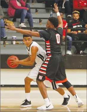  ?? Terrance Armstard/ News-Times ?? Under pressure: Smackover's Bryce Lockhart (5) tries to pass around Warren's Donovan Ross (0) during the first half of their contest in Smackover on Friday night.