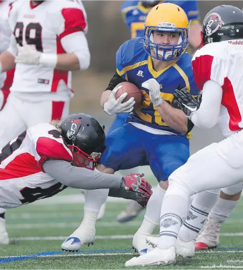  ?? MICHELLE BERG ?? Saskatoon’s Adam Machart plays Vancouver Island Raiders in Canadian Junior Football League semifinal at SMF Fieldon Sunday.