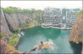  ?? REUTERS ?? A view of the Interconti­nental Shanghai Wonderland, built inside an abandoned quarry, 32 km southwest of Shanghai. Engineers faced unique challenges and guests will need deep pockets to afford the hotel that opened on Thursday.