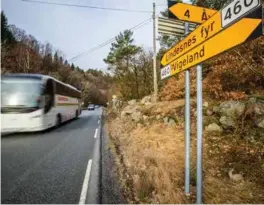  ?? FOTO: JARLE R. MARTINSEN ?? Veien mot Lindesnes fyr er svingete og smal. Trafikken går tett med turister, tungtrafik­k og fastboende.