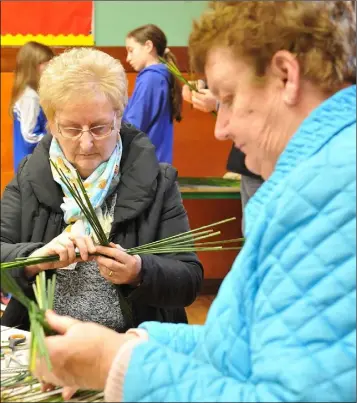  ??  ?? Mary Callan and Ann McGuinness at the St. Brigid’s Cross Fundraiser held in Faughart NS with members of Faughart Community and Roche Emmets Ladies.