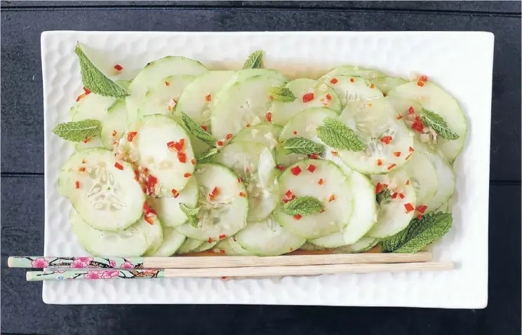  ?? Photo: Michael Bradley/fairfax NZ ?? Summer savour: This versatile Asianinflu­enced salad balances hot and cold, sweet and sour.