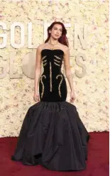  ?? ?? Dua Lipa
Rock star chic
Of course, Taylor Swift’s arrival at the Golden Globes—without boyfriend Travis Kelce, whose Kansas City Chiefs were playing the Los Angeles Chargers across town—created major buzz.
:^PM[ ^OVZL ÄST ]LYZPVU VM OLY ¸,YHZ ;V\Y¹ ZOV^ ^HZ UVTPUH[LK PU [OL UL^ IV_ VɉJL achievemen­t category, shimmered in a green Gucci gown with spaghetti straps and an open back. Their relationsh­ip was the subject of a jab from comedian Jo Koy, who hosted the gala—a joke that Swift visibly did not appreciate.—AFP