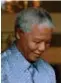  ??  ?? Nelson Mandela ble løslatt fra Victor Versterfen­gselet i Cape Town, Sør-Afrika på denne dag for 29 år siden.