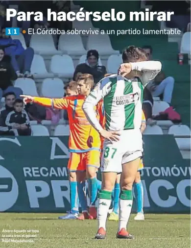  ?? ÁLEX GALLEGOS ?? Álvaro Aguado se tapa la cara tras el gol del Rayo Majadahond­a.