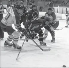  ?? Carole morris-underhill ?? Avon View’s defenceman Brenden Walker and Horton’s forward Dean Vial vie for control of the puck during the first period of play Dec. 9.