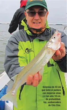  ??  ?? Sorpresa de 43 cm que tomó el puntero con mojarras vivas y a tan sólo 10 cm. de profundida­d. Izq.: embarcader­o de Chis Chis.