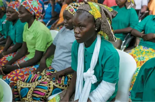  ??  ?? Après avoir été détenues pendant près de trois ans et mariées de force, il n’est pas étonnant pour certaines des écolières enlevées par Boko Haram de développer le syndrome de Stockholm, a affirmé hier un négociateu­r de l’échange.