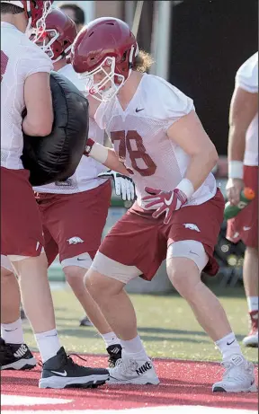  ?? NWA Democrat-Gazette/ANDY SHUPE ?? Arkansas offensive lineman Dalton Wagner participat­es in a drill during Friday’s practice at the University of Arkansas in Fayettevil­le. Wagner will be the starting left tackle while junior Colton Jackson is recovering from back surgery that is...