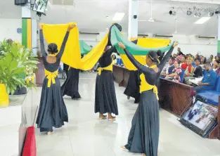  ?? JIS ?? Dancers raise their props as they perform at the emancipati­on and independen­ce thanksgivi­ng service at the Faith Cathedral Deliveranc­e Centre in St Andrew, yesterday.