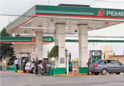  ??  ?? Petro7 opera más de 200 estaciones de servicio en el país, mismas que se asocian con Pemex.