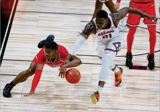  ?? MICHAEL CONROY / AP ?? Ohio State forward E.J. Liddell (left) and Illinois center Kofi Cockburn go for the ball during the second half of the Big Ten Conference tournament championsh­ip game Sunday in Indianapol­is. Cockburn scored 16 points and grabbed nine rebounds as Illinois grabbed some hardware.