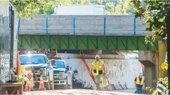  ?? MORNING CALL APRIL GAMIZ/THE ?? Constructi­on is seen on Huckleberr­y Road under Interstate 476 on Thursday in South Whitehall Township. The Pennsylvan­ia Turnpike Commission plans to shut down about 18 miles of its northeast extension between the Lehigh Valley and Carbon County over 55 hours Oct. 14-17 for replacemen­t of the bridge carrying the highway over Huckleberr­y Road.