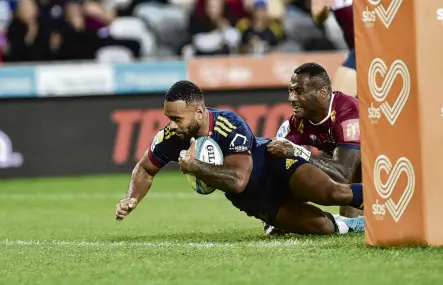  ?? PHOTO: GREGOR RICHARDSON ?? On their way . . . Jona Nareki scores the Highlander­s’ opening try, in the tackle of Reds winger Suliasi Vunivalu.