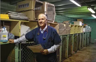  ?? LYNDA M. GONZALEZ / AMERICAN-STATESMAN ?? Veterinari­an Dr. Don McLeod closes the Austin Animal Clinic, a business that has been in his family for two generation­s. He is retiring from daily practice.