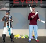  ?? MURRAY WILSON/ STUFF ?? Jugglers ‘‘Johnny Angel Cool,’’ left, and Wayne Burrows performed in memory of their friend, Mike Newman, in the Juggling Man’s old spot outside Downtown.