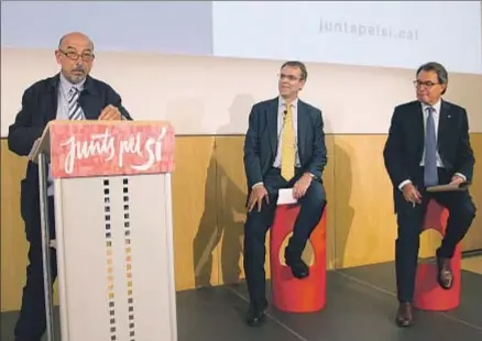  ?? INMA SAINZ DE BARANDA ?? Germà Bel, Oriol Amat y Artur Mas defendiero­n ayer la viabilidad económica del Estado catalán