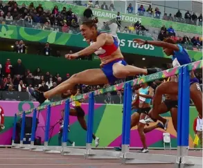  ?? AFP ?? Andrea Vargas supera la última valla para coronar una historia medalla de oro en los Panamerica­nos de Lima 2019.