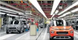  ??  ?? Las plantas instaladas en España fabricaron 2,26 millones de vehículos durante el año pasado, casi un 20 por ciento que en 2019.