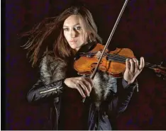  ?? Foto: Stefan Heinrich ?? Angelika Löw‰Beer arbeitet als freiberufl­iche Violinisti­n. Während der Corona‰Krise sind ihre Einnahmen weggebroch­en.